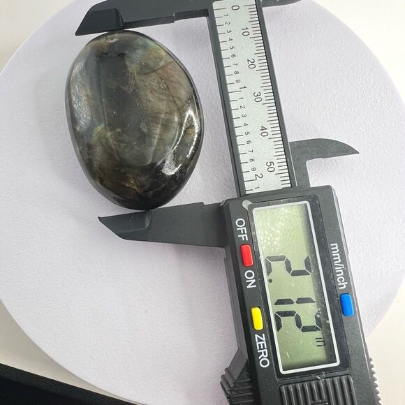 Labradorite Crystal Round Palmstone (4) - Picture 9 of 12